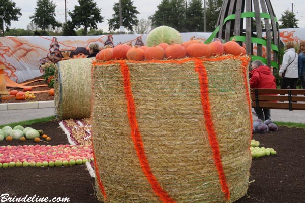 Folie'Flore à Mulhouse - décorations avec fruits et légumes - citrouilles