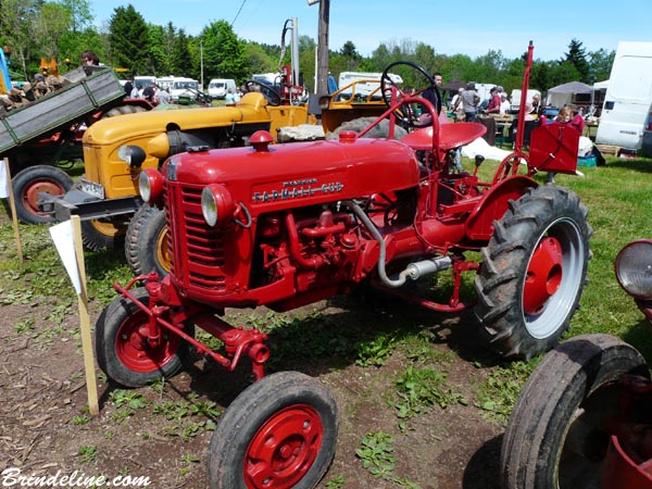 Tracteur Farmall Cub à la Fête du Vieux Matériel Agricole - Girmont Val d'Ajol