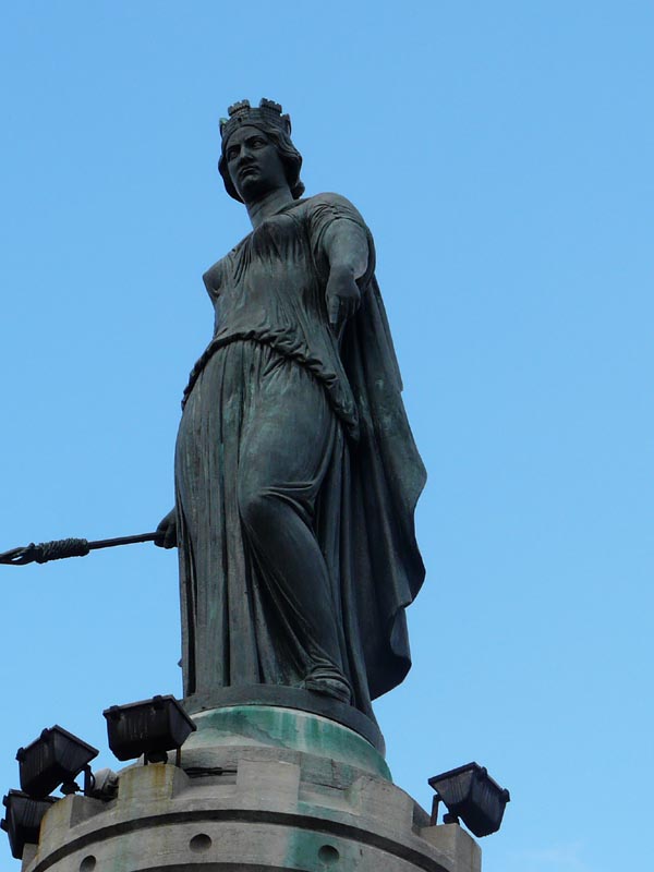 Lille - statue place du Général de Gaulle