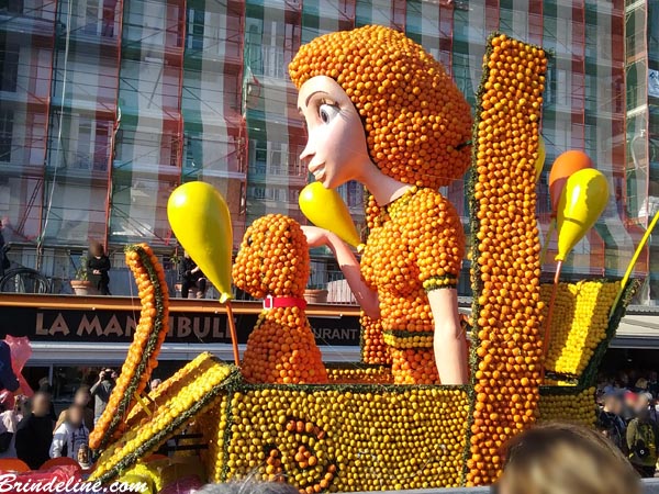 Fête du Citron à Menton - défilé de chars décorés