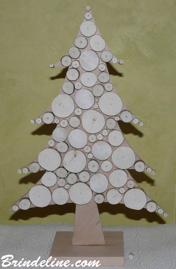 Décoration de Noël sapin avec plaques collées sur contreplaqué