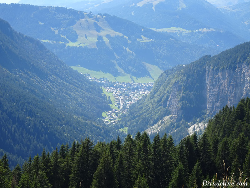 Vue de Morzine depuis la station de ski d'Avoriaz (Haute-Savoie)