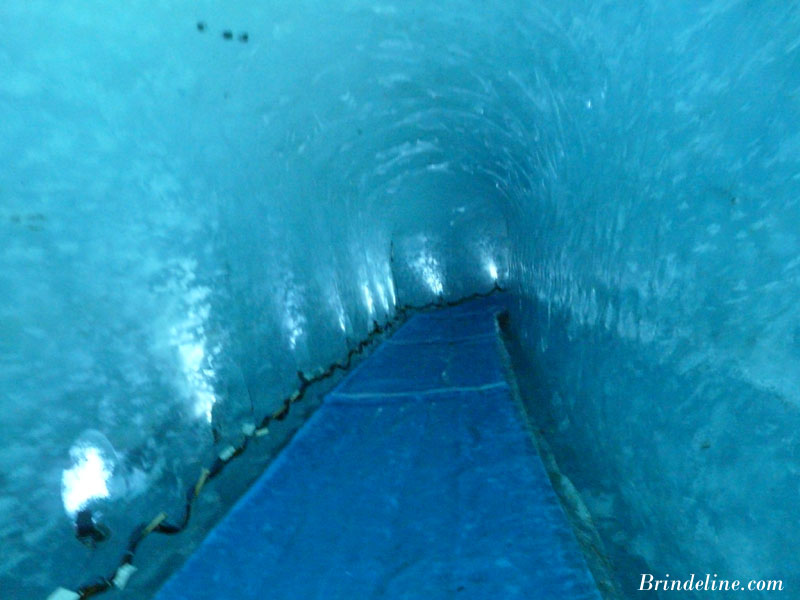 Intérieur de la grotte de la mer de glace