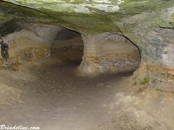 Intérieur grotte du site troglodytique des Goupillières