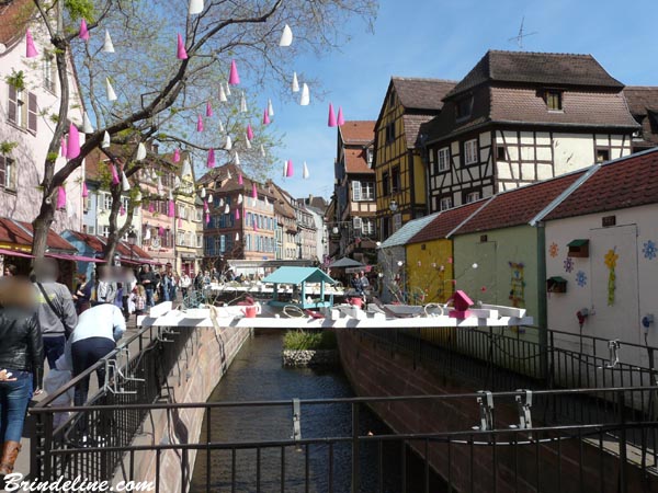 Petite Venise décorée lors du marché de Pâques à Colmar (Haut-Rhin)