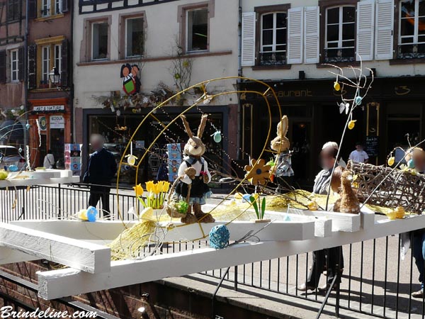 Petite Venise décorée lors du marché de Pâques à Colmar (Haut-Rhin)