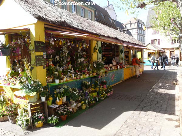 Chalets du marché de Pâques à Colmar (Haut-Rhin)