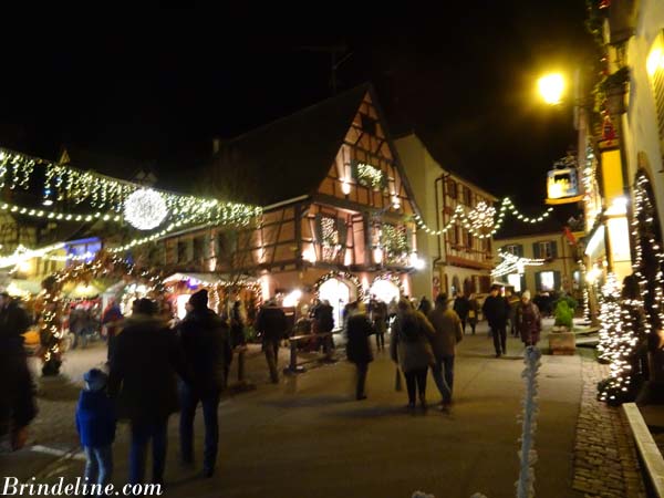 Marché de Noël nocturne à Eguisheim (Alsace)