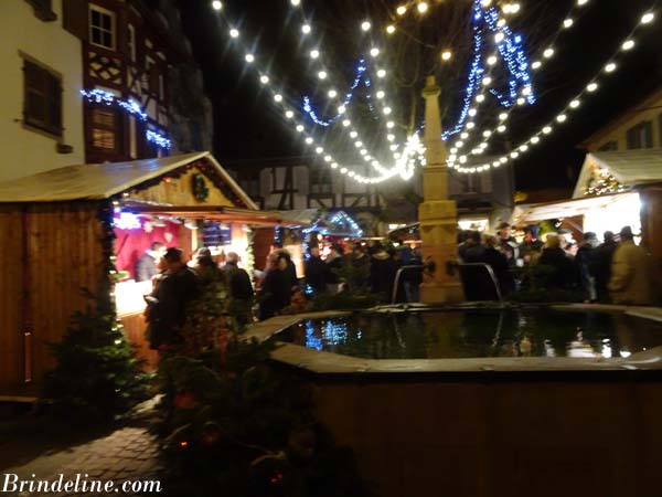 décors du Marché de Noël nocturne à Eguisheim (Alsace)