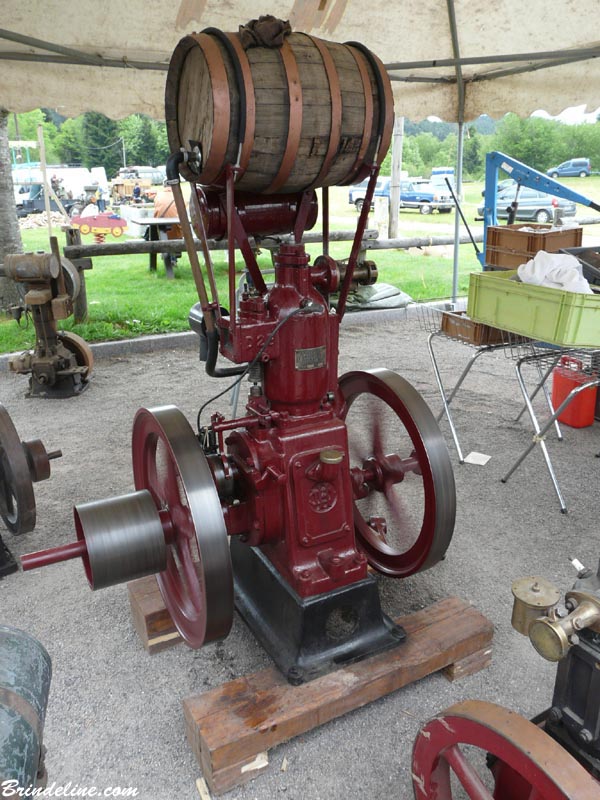 Vieux moteurs exposés au Girmont