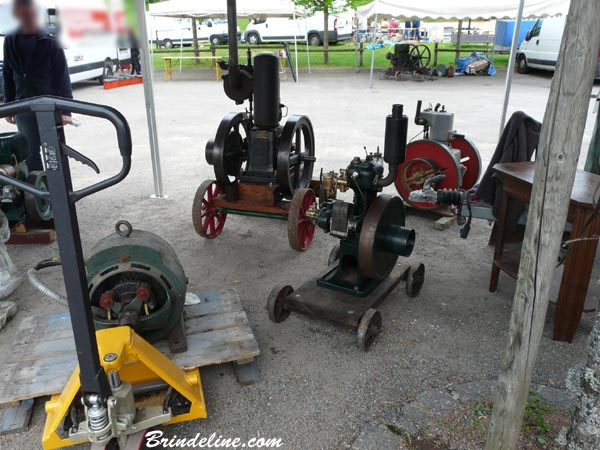 Vieux moteurs exposés au Girmont