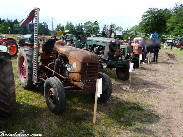 Vieux tracteurs exposés au Girmont Val d'Ajol