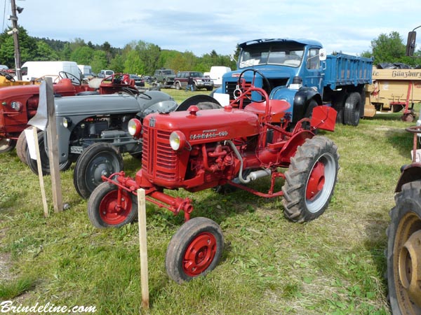 Vieux tracteurs exposés au Girmont Val d'Ajol