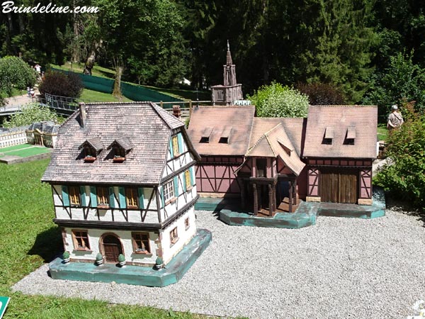 Corps de ferme alsacien - Parc Miniature de Plombières les Bains (Vosges)