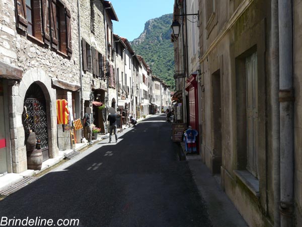 Villefranche de Conflent (Pyrénées Orientales) - rue principale du village fortifié par Vauban