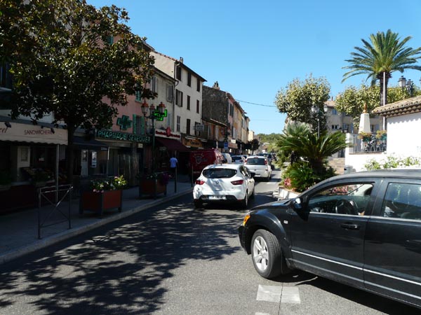 Golfe de St-Tropez - rues du village de Cogolin