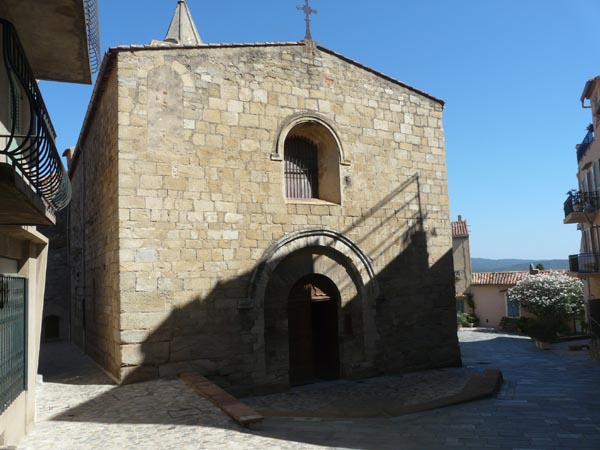 Golfe de St-Tropez - église du  Village de Grimaud
