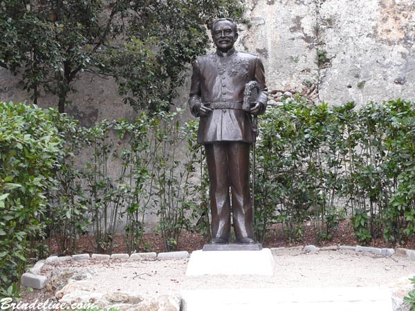 Principauté de Monaco - statue du Prince Rainier