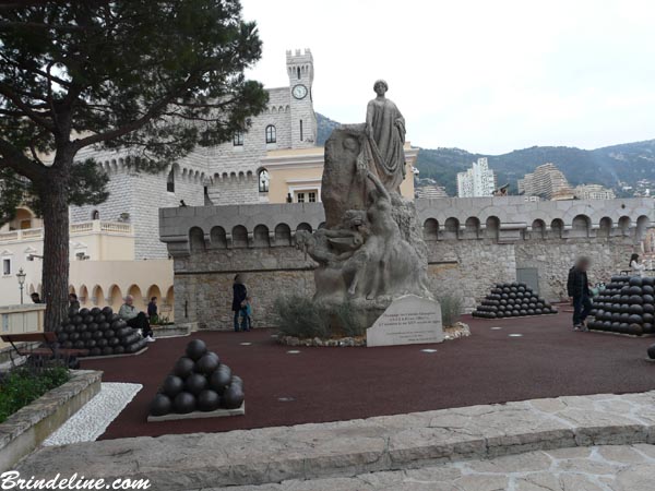 Principauté de Monaco - statue 