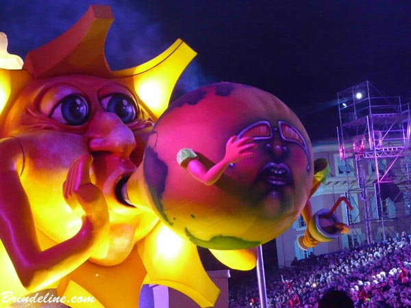 Carnaval de Nice - Corso nocturne - défilé de têtes et chars