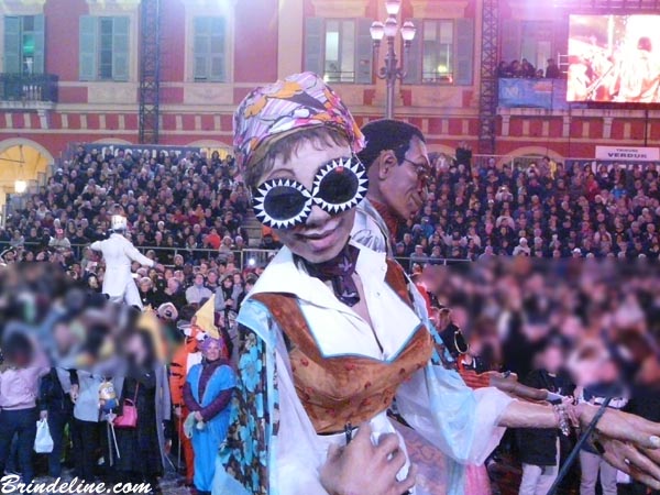 Carnaval de Nice - Corso nocturne - défilé de têtes et chars